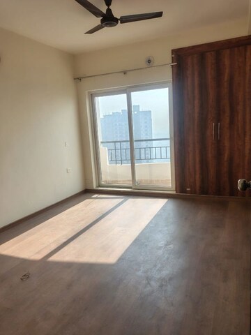 Room in 3 BHK Apartment at Ansal Crown Heights, Sector 80 – for Rent