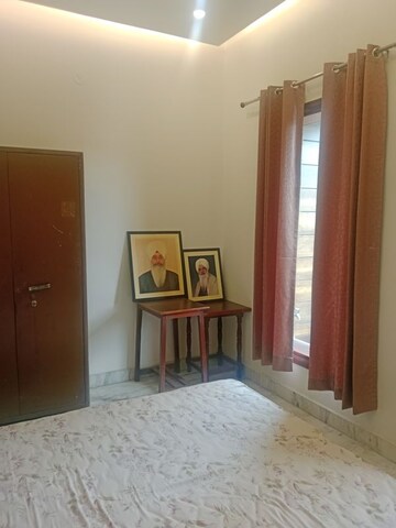 Room in 2 BHK Builder Floor at Ansals Sushant City – for Rent