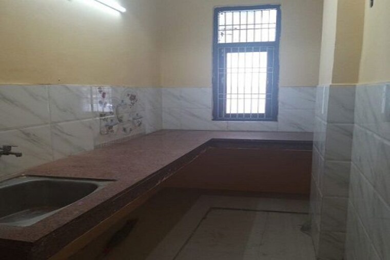 Room, sector 62 1 Bedroom 601 Sq.Ft. Builder Floor In Sector 62 Noida 9911552
