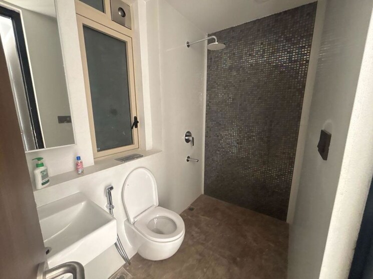 Bathroom, lodha-the-park 3 Bedroom 1254 Sq.Ft. Apartment In Worli Mumbai 9911550