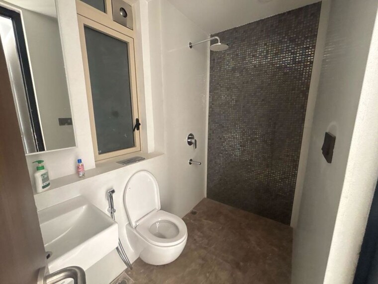 Bathroom, lodha-the-park 3 Bedroom 1254 Sq.Ft. Apartment In Worli Mumbai 9911550