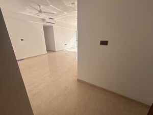 Room in 3 BHK Apartment at Lodha The Park, Worli – for Rent