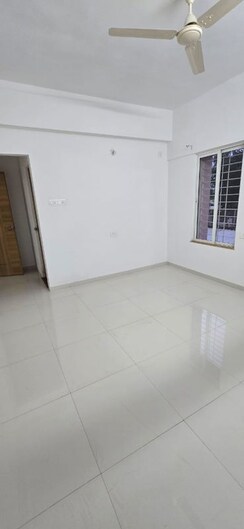 2 BHK Apartment For Sale in Kumar Piccadilly
