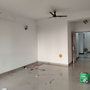 Room in 2 BHK Apartment at Pioneer Park Phase 1, Sector 61 – for Rent