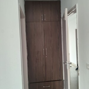 Furnished Amenities in 2.5 BHK Apartment at Pioneer Park Phase 1, Sector 61 – for Rent