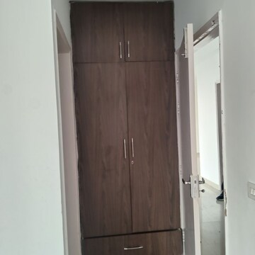 Furnished Amenities in 2.5 BHK Apartment at Pioneer Park Phase 1, Sector 61 – for Rent