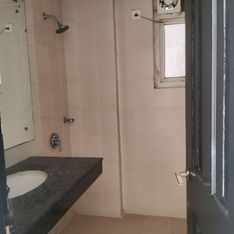 Bathroom, bptp-park-prime 2.5 Bedroom 1485 Sq.Ft. Apartment In Sector 66 Gurgaon 9911642