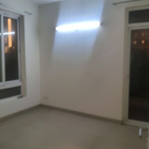 Room in 2 BHK Apartment at Emaar Emerald Estate, Sector 65 – for Rent