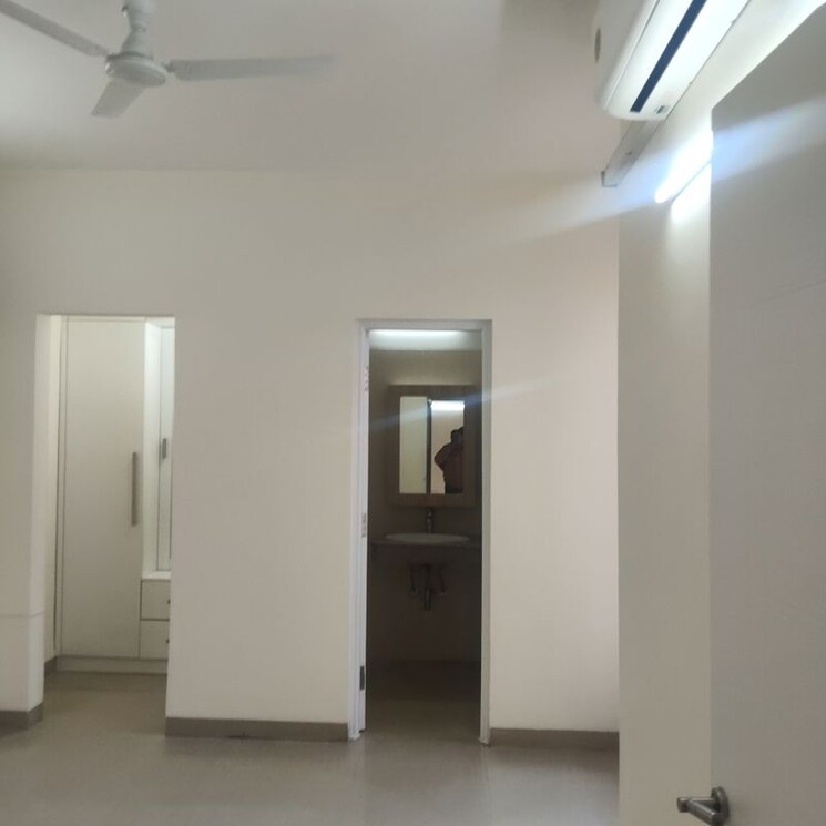 Room, emaar-emerald-estate 2 Bedroom 1020 Sq.Ft. Apartment In Sector 65 Gurgaon 9911661