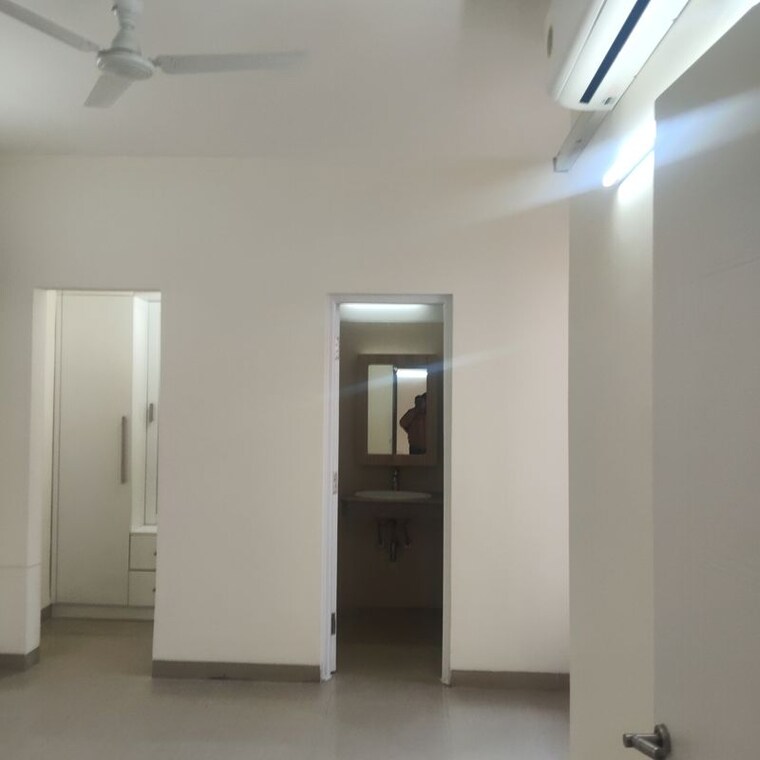 Room, emaar-emerald-estate 2 Bedroom 1020 Sq.Ft. Apartment In Sector 65 Gurgaon 9911661