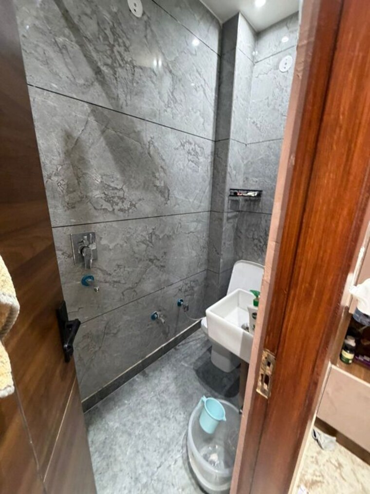 Bathroom, dwarka mor 2 Bedroom 540 Sq.Ft. Builder Floor In Dwarka Mor Delhi 9911672