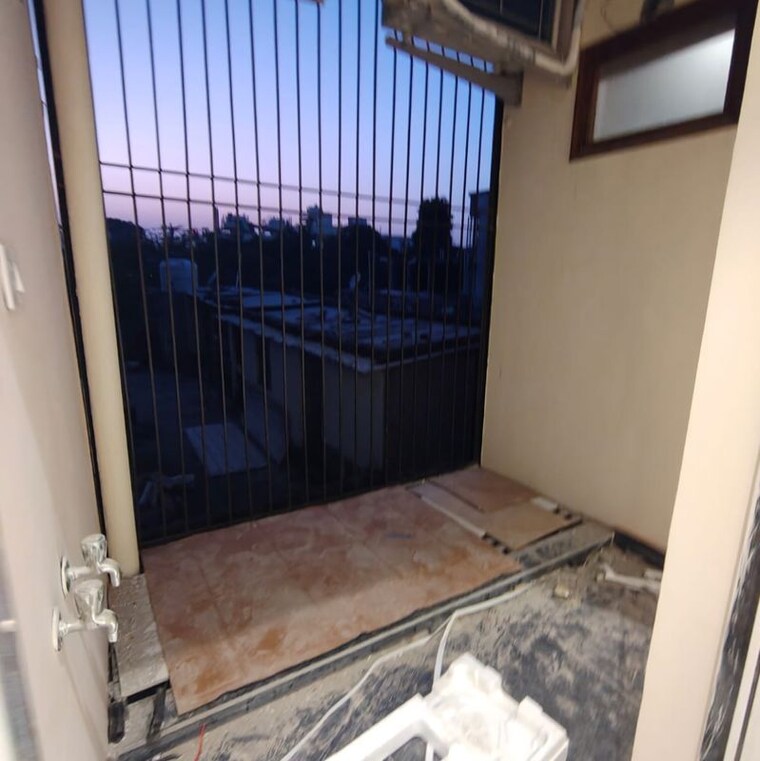 Balcony, shivalik colony 3.5 Bedroom 1800 Sq.Ft. Builder Floor In Shivalik Colony Delhi 9911671