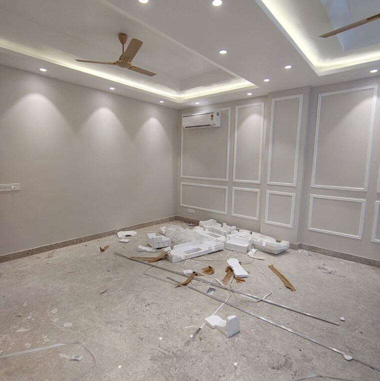 Room, shivalik colony 3.5 Bedroom 1800 Sq.Ft. Builder Floor In Shivalik Colony Delhi 9911671