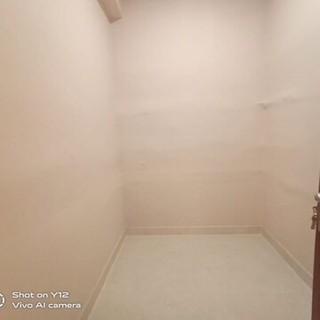 Room in 3 BHK Builder Floor at Greater Kailash – for Rent