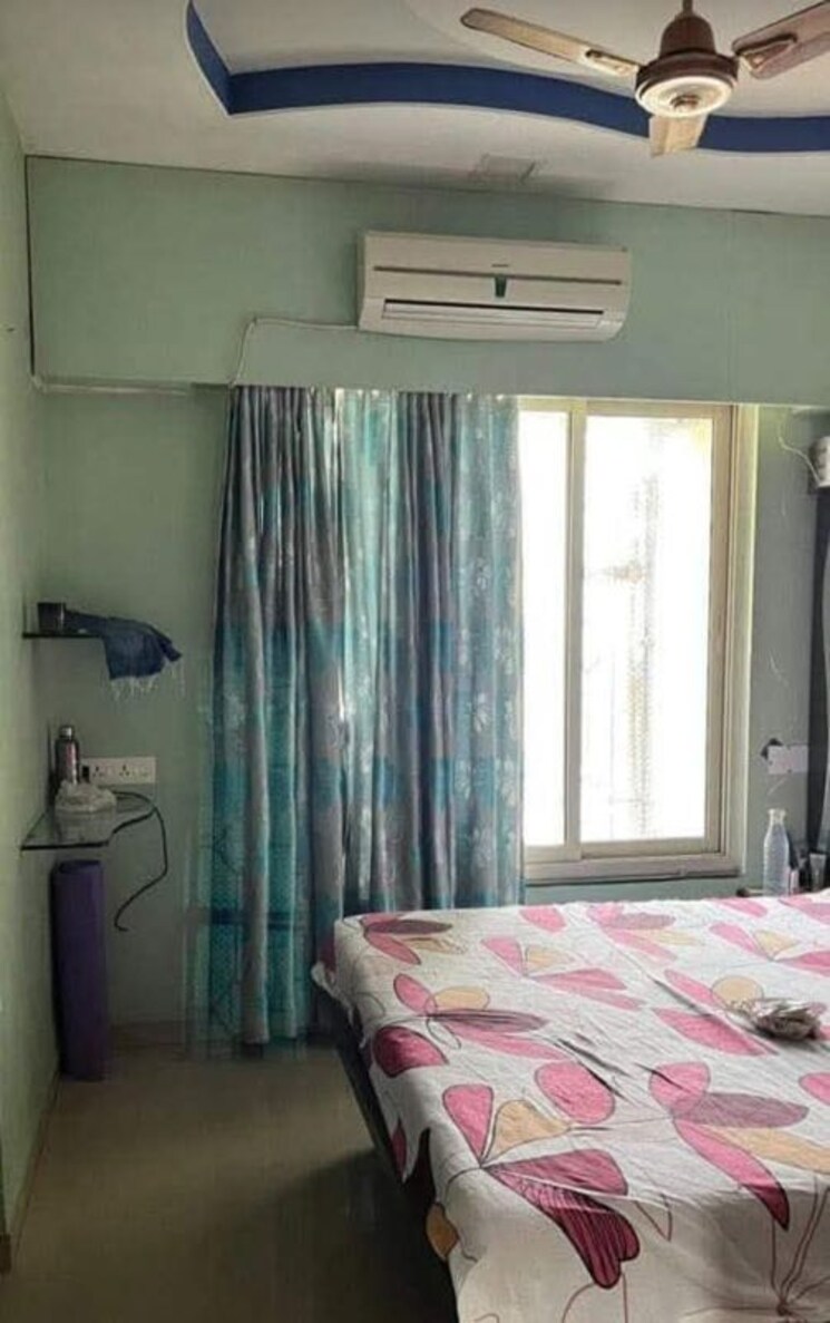 Room, goregaon east Pg For Girls In Goregaon East 9911759