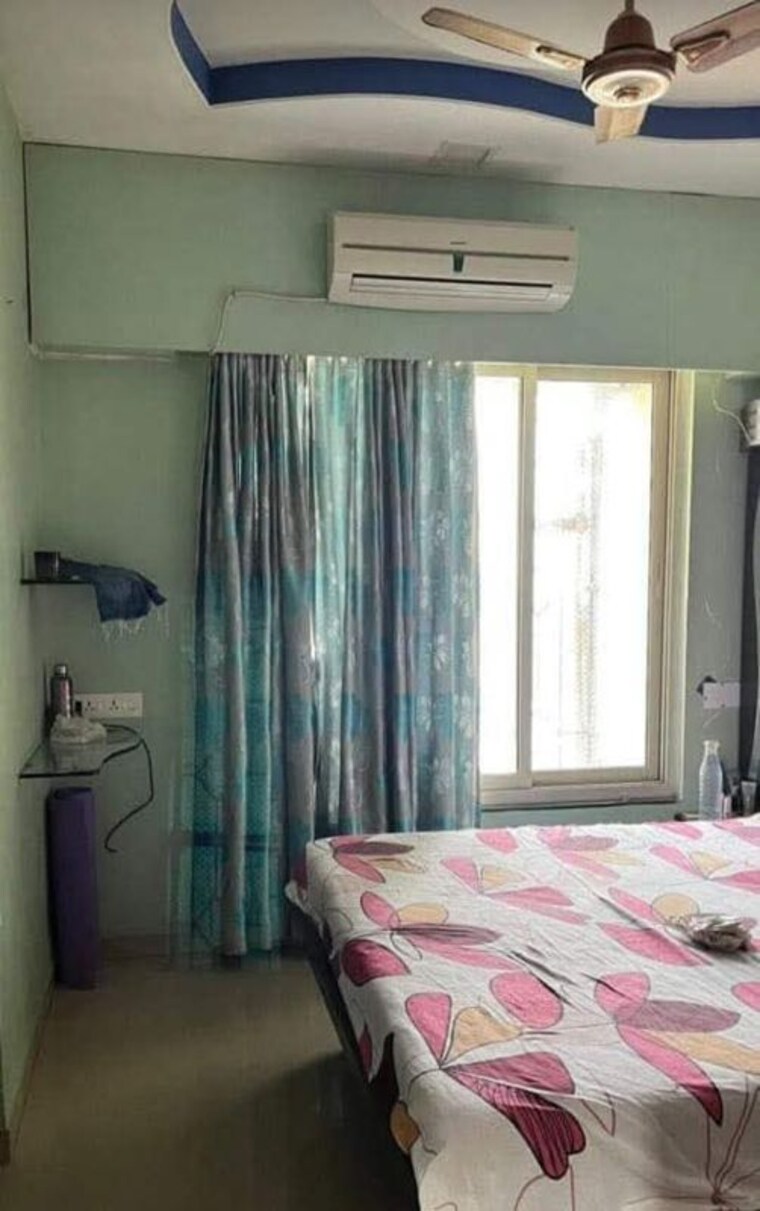 Room, goregaon east Pg For Girls In Goregaon East 9911759