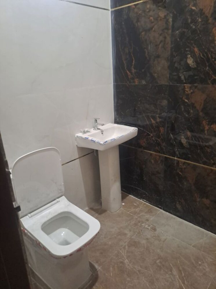 Bathroom, dhakoli 2 Bedroom 909 Sq.Ft. Apartment In Dhakoli Zirakpur 9911772