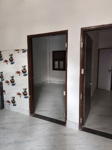 Room in 2.5 BHK Independent House at Omicron Iii Greater Noida – for Sale