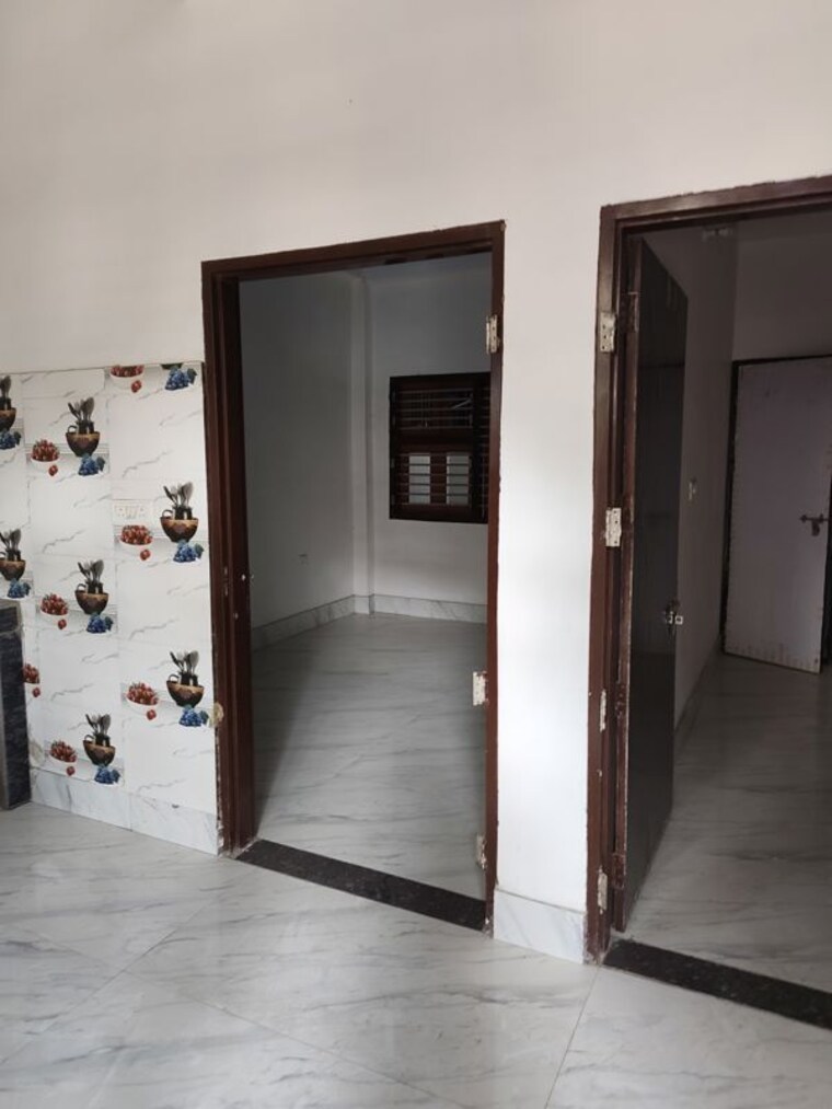 Room, omicron iii greater noida 2.5 Bedroom 90 Sq.Mt. Independent House In Omicron Iii Greater Noida Greater Noida 9911826