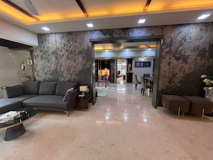 Living Room in 5 BHK Apartment at Lokhandwala Complex – for Rent