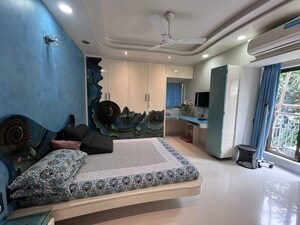 Bedroom in 5 BHK Apartment at Lokhandwala Complex – for Rent