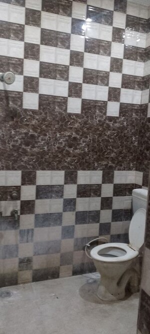 Bathroom in 2 BHK Builder Floor at SRS Tower, Sector 31 – for Rent