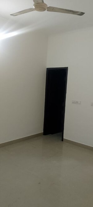 Room in 2 BHK Builder Floor at SRS Tower, Sector 31 – for Rent