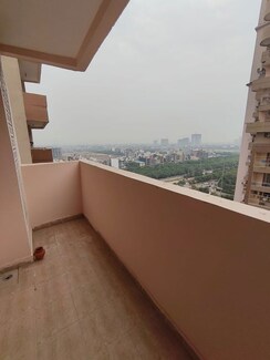 2 BHK + Extra Room Apartment For Rent in Supertech Cape Town