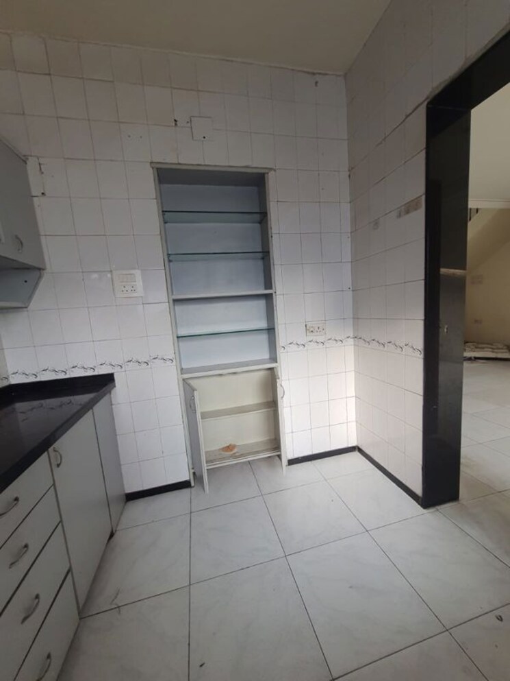 Bathroom, om-utopia 3 Bedroom 1750 Sq.Ft. Penthouse In Wanowrie Pune 9911852