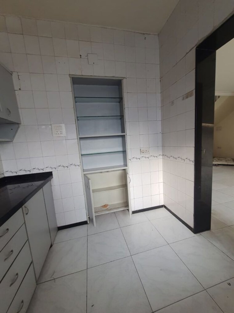 Bathroom, om-utopia 3 Bedroom 1750 Sq.Ft. Penthouse In Wanowrie Pune 9911852