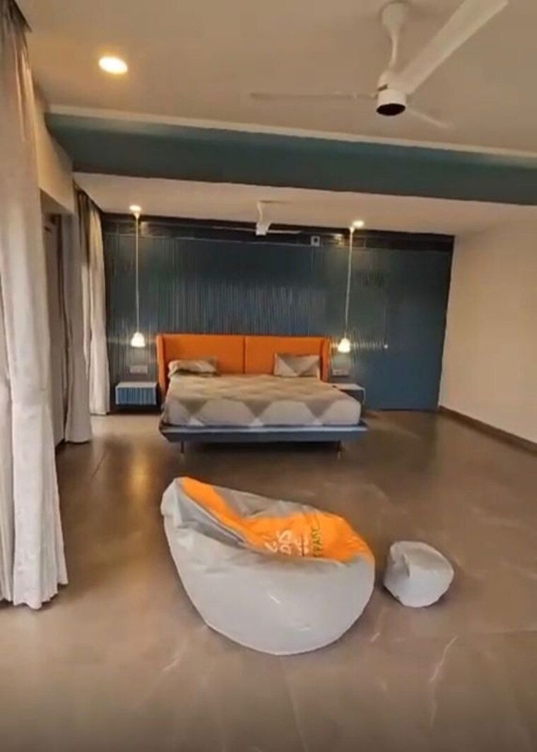 Room, vesu 5 Bedroom 9500 Sq.Ft. Apartment In Vesu Surat 9911853