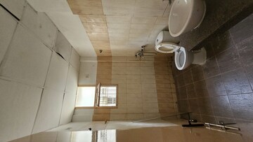 Bathroom in 4 BHK Apartment at Parsvnath Royale Floors, Uattardhona – for Rent
