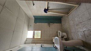 Bathroom in 4 BHK Apartment at Parsvnath Royale Floors, Uattardhona – for Rent