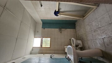 Bathroom in 4 BHK Apartment at Parsvnath Royale Floors, Uattardhona – for Rent