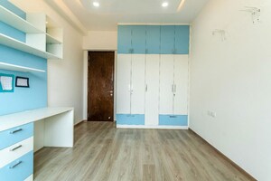 Room in 3.5 BHK Apartment at Vaswani Exquisite, Whitefield – for Rent