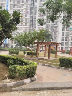 2 BHK + Extra Room Apartment For Rent in Prateek Wisteria
