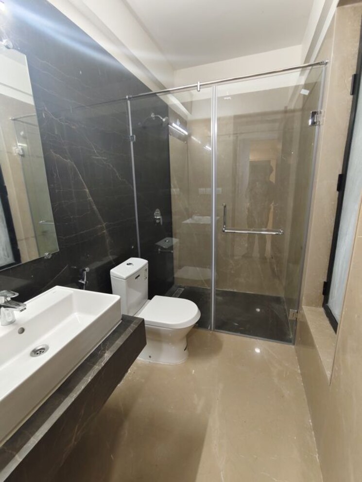 Attached Bathroom, kalpataru-mugnus 3 Bedroom 1197 Sq.Ft. Apartment In Bandra East Mumbai 9911860