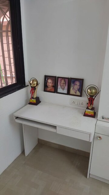 Furnished Amenities in 1 BHK Apartment at Andheri West – for Rent