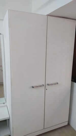 Furnished Amenities in 1 BHK Apartment at Andheri West – for Rent