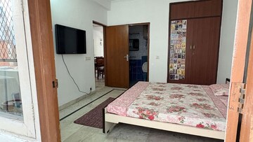 Bedroom in 4 BHK Apartment at Suncity Heights, Sector 54 – for Rent
