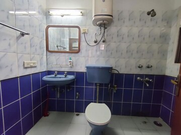 Bathroom in 4 BHK Apartment at Suncity Heights, Sector 54 – for Rent