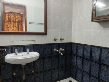 Master Bedroom in 4 BHK Apartment at Suncity Heights, Sector 54 – for Rent