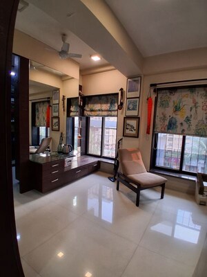 Living Room in 4 BHK Apartment at Lokhandwala Complex – for Rent