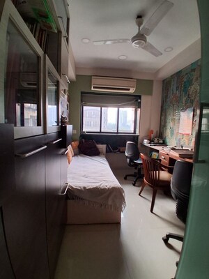 Living Room in 4 BHK Apartment at Lokhandwala Complex – for Rent