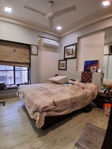 Bedroom in 4 BHK Apartment at Lokhandwala Complex – for Rent