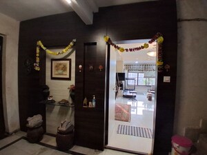 Building Lobby in 4 BHK Apartment at Lokhandwala Complex – for Rent