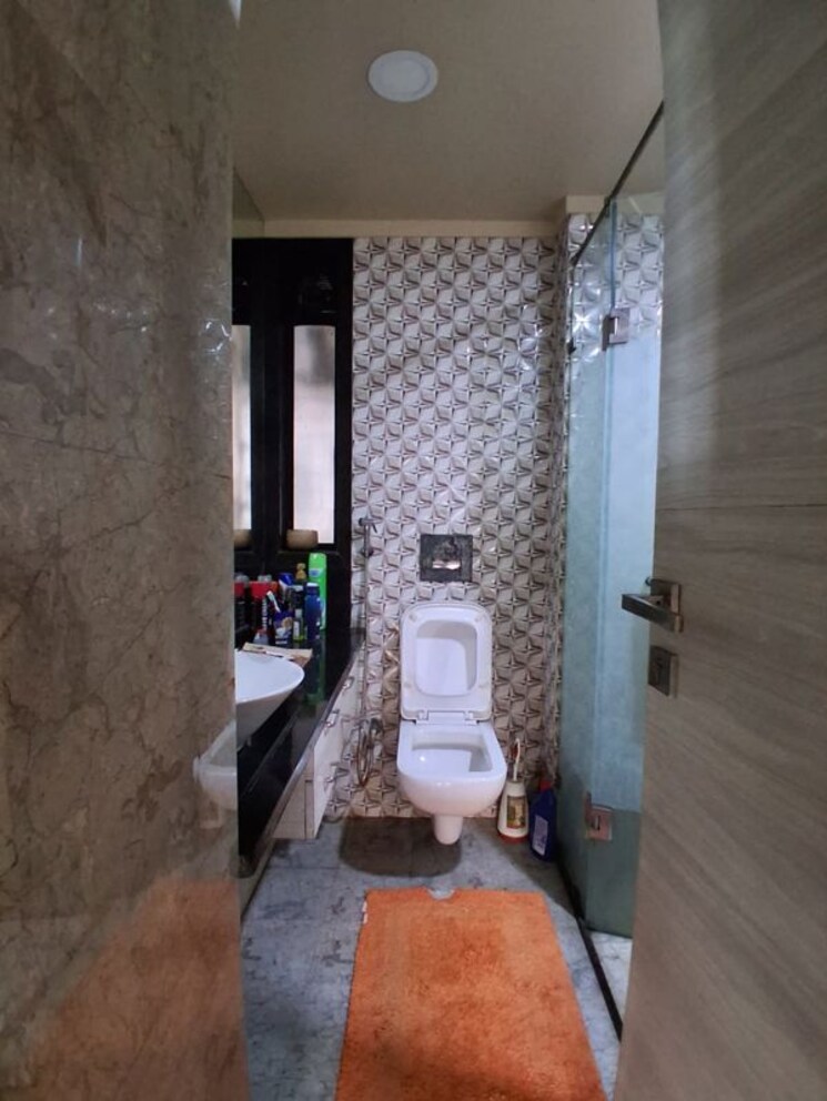 Attached Bathroom, lokhandwala complex 4 Bedroom 1400 Sq.Ft. Apartment In Lokhandwala Complex Mumbai 9912010