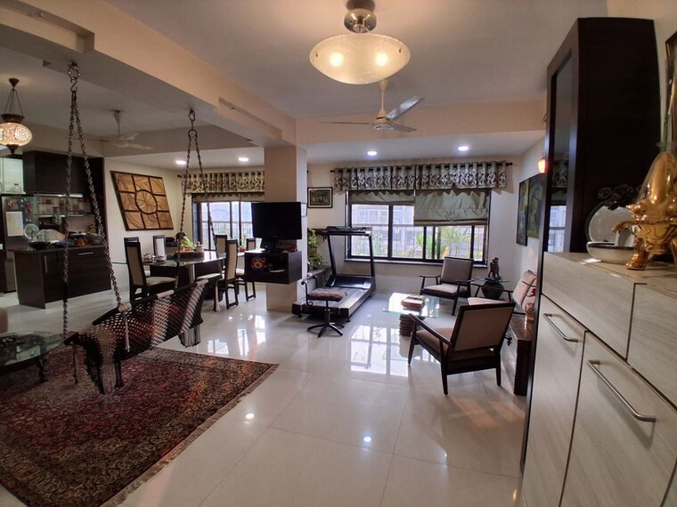Living Room, lokhandwala complex 4 Bedroom 1400 Sq.Ft. Apartment In Lokhandwala Complex Mumbai 9912010