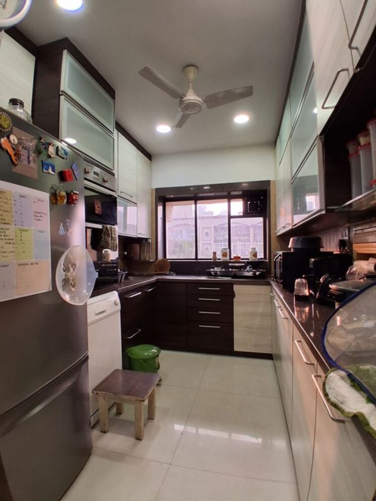 Kitchen, lokhandwala complex 4 Bedroom 1400 Sq.Ft. Apartment In Lokhandwala Complex Mumbai 9912010