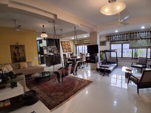4 BHK Apartment For Rent in Lokhandwala Complex